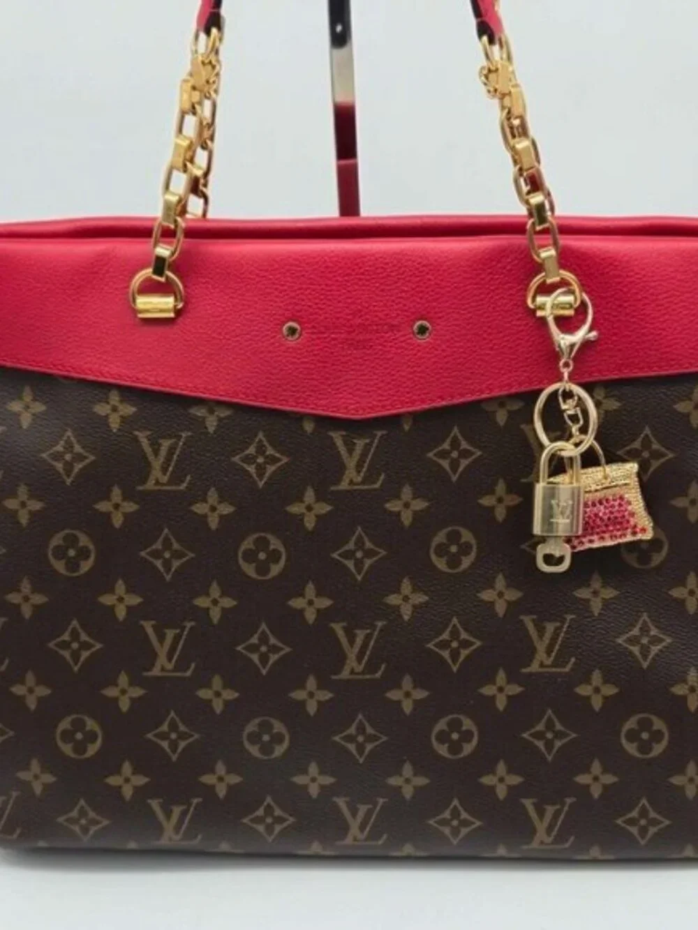 Authentic Louis Vuitton Gold Padlock & Key 🔒 LV Bag Charm Unbranded Keychain